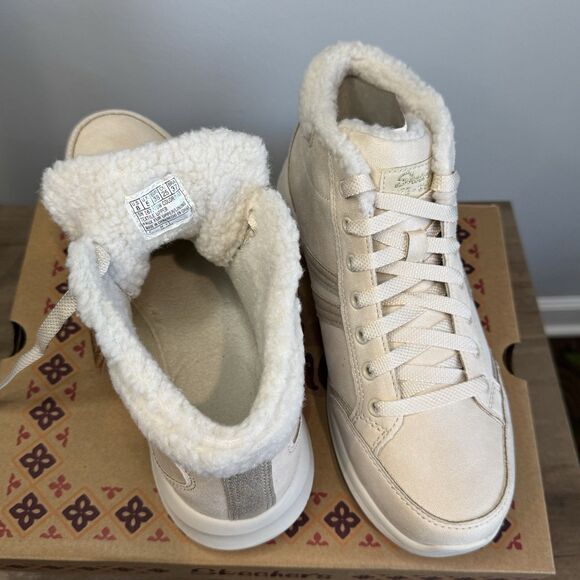 Skechers Boots Size 8 Beige Wide Fit Women’s Everyday Crush Faux Fur Lace-up - Picture 8 of 9